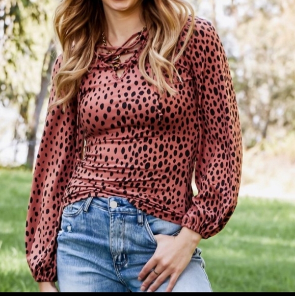 H. P.  SUGAR FOX LACE UP CHEETAH PRINT TOP - Picture 5 of 6